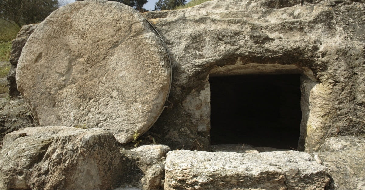 Easter Week – Time In The Tomb
